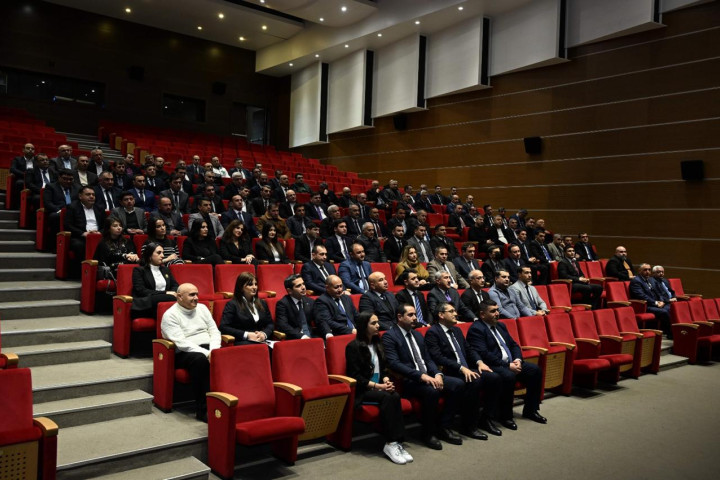 “İdman Paytaxtı” Qəbələ şəhərində idman idarələri və qurğularının rəhbərləri ilə görüş