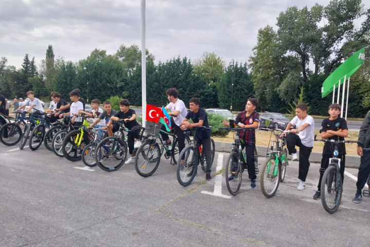 Qəbələdə yeniyetmə və gənclər arasında veloyürüş təşkil olunub