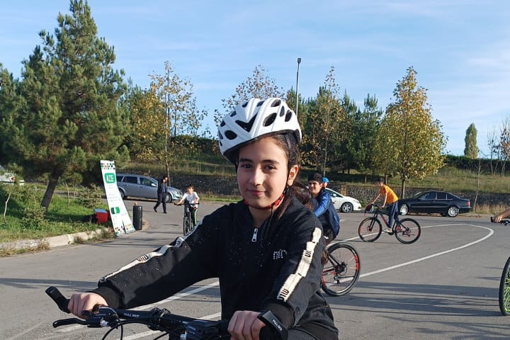 Qəbələdə yeniyetmə və gənclər arasında veloyürüş keçirilib