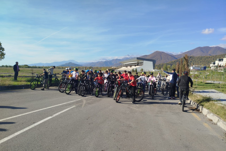 Qəbələdə yeniyetmə və gənclər arasında veloyürüş keçirilib