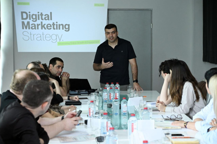 Mətbuat katibləri və media üzrə məsul şəxsləri üçün media və PR bacarıqlarının inkişafı üzrə təlim keçirilib